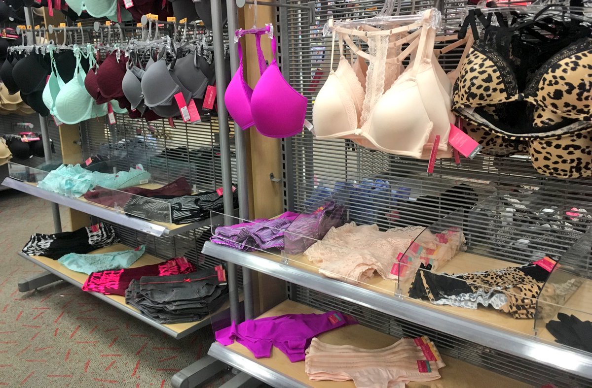 styleatCLEwest's tweet photo. Outfitting In intimates today 💁🏼‍♀️ #2226 #TargetRun https://t.co/qfz51VttMP