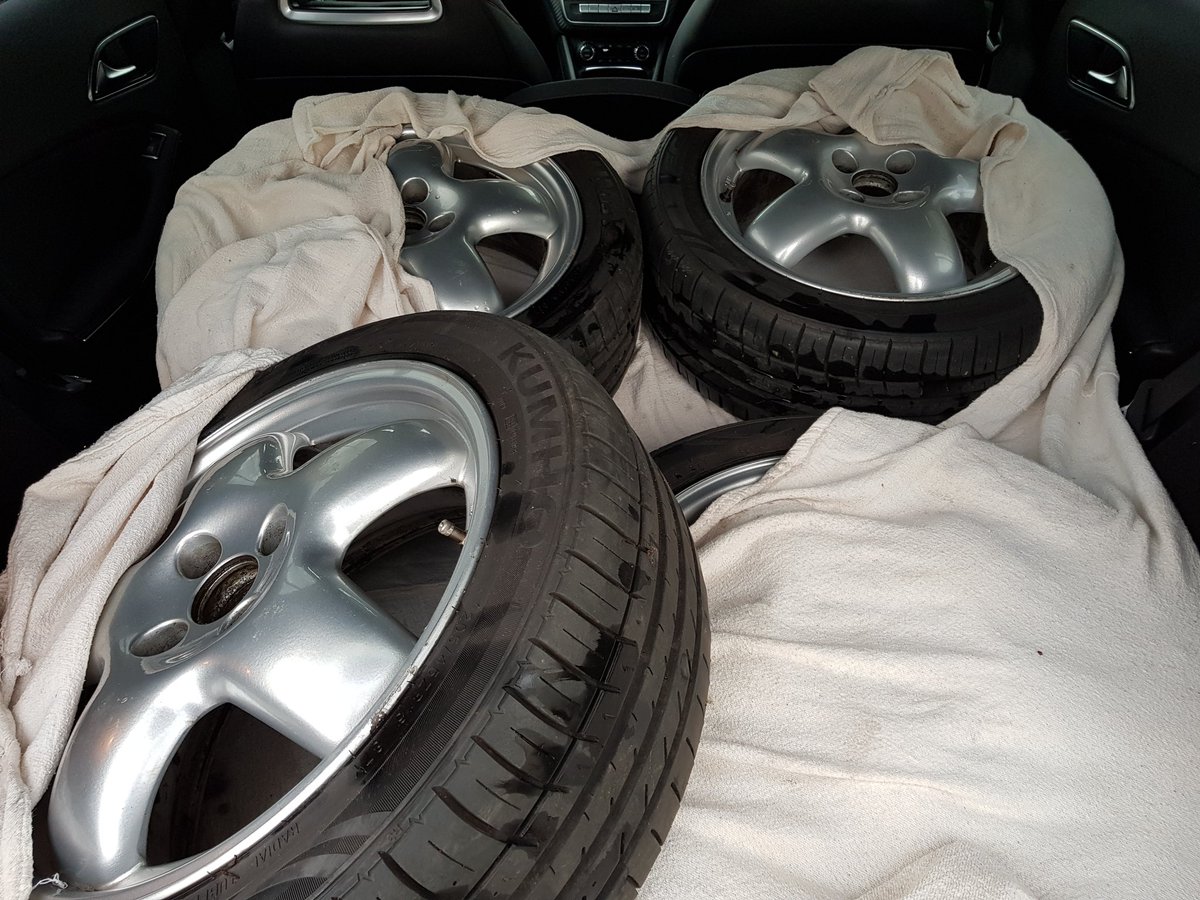 rrdurrant's tweet photo. 14 years ago on 14 February I bought my M100 Elan. Finally, on 4 February, I'm taking the 4 wheels for refurb #projectelan #liketheforthbridge https://t.co/oXLaHO0qEn