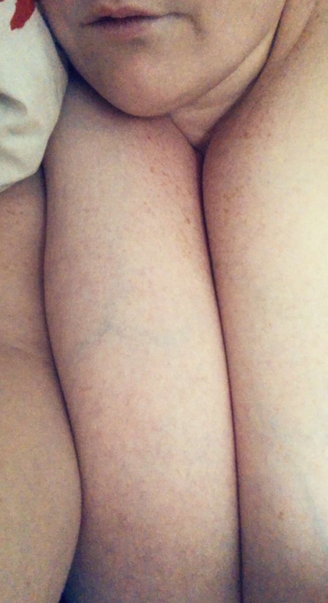 NikNak_BBW's tweet photo. That Sunday feeling.... #StayedInBed https://t.co/njqSkihHDt
