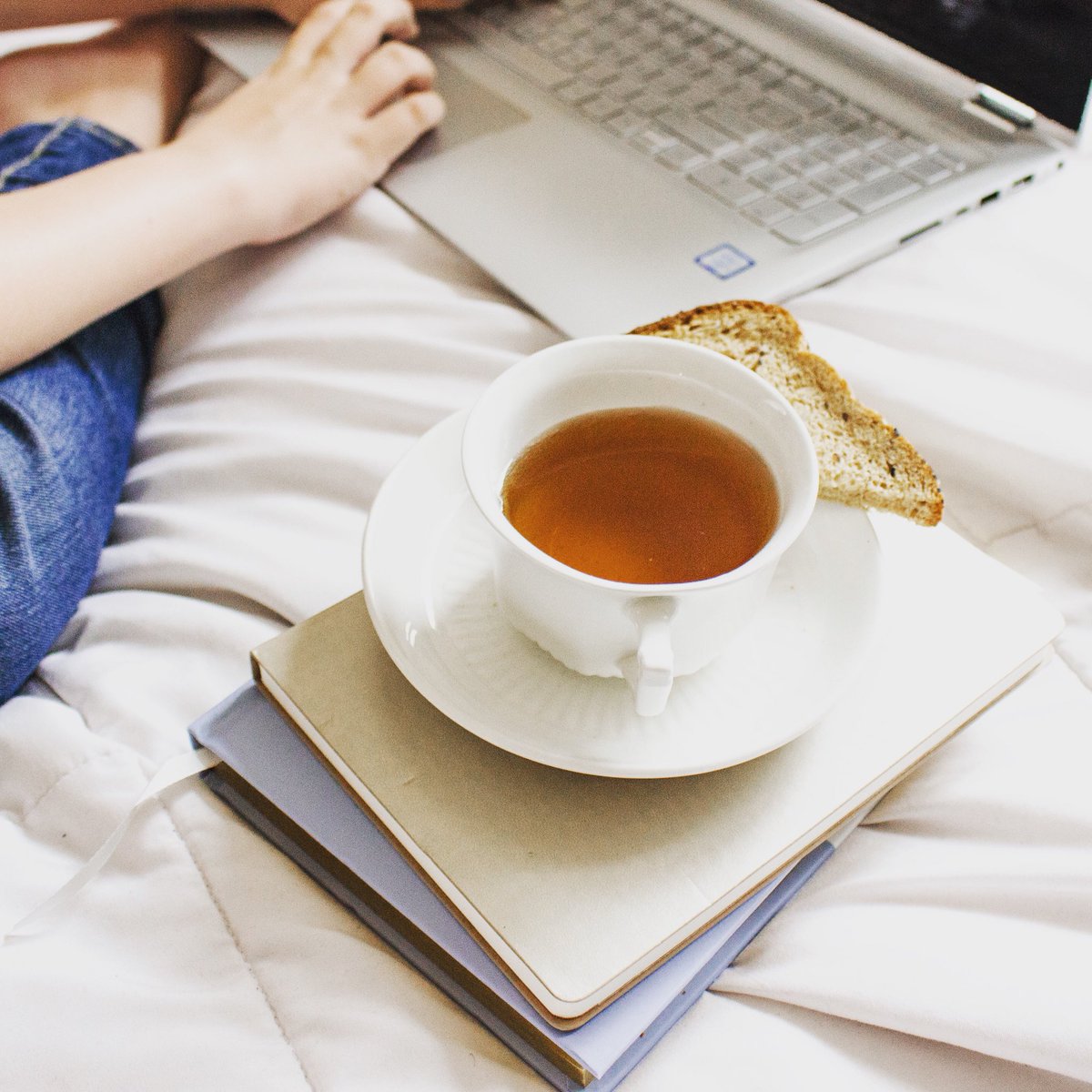 TofDCalendar's tweet photo. Sometimes you just need a warm tea to enjoy on a wintry Sunday morning! 
Some people use Sunday to meal prep we use it to work prep! 
#loveyourtimeofday 
#sunday #sundayvibes #weekendvibes #notebook #journal #planner #paper #print #design #marketing #customnotebook #stationery https://t.co/5u0Ql60Obi