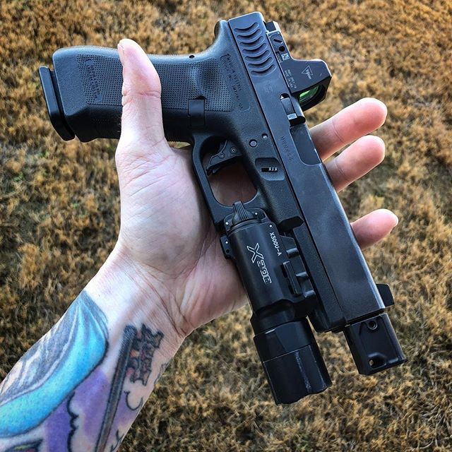 TexasBlackRifle's tweet photo. Sunday carry.
・・・
#tbrci #glock #stubbycomp #Compensator #AmericanManufacturing #InnovatorsNotImitators #MicroComp #MadeByGunGuys #Comp #GlockComp #G19 #TexasMade #America #Gun #Guns #Compensator #Gunchannels #EDC #everydaycarry #dailycarry #glock #p… https://t.co/3AQ5Qa60iq https://t.co/isC7dhiucy