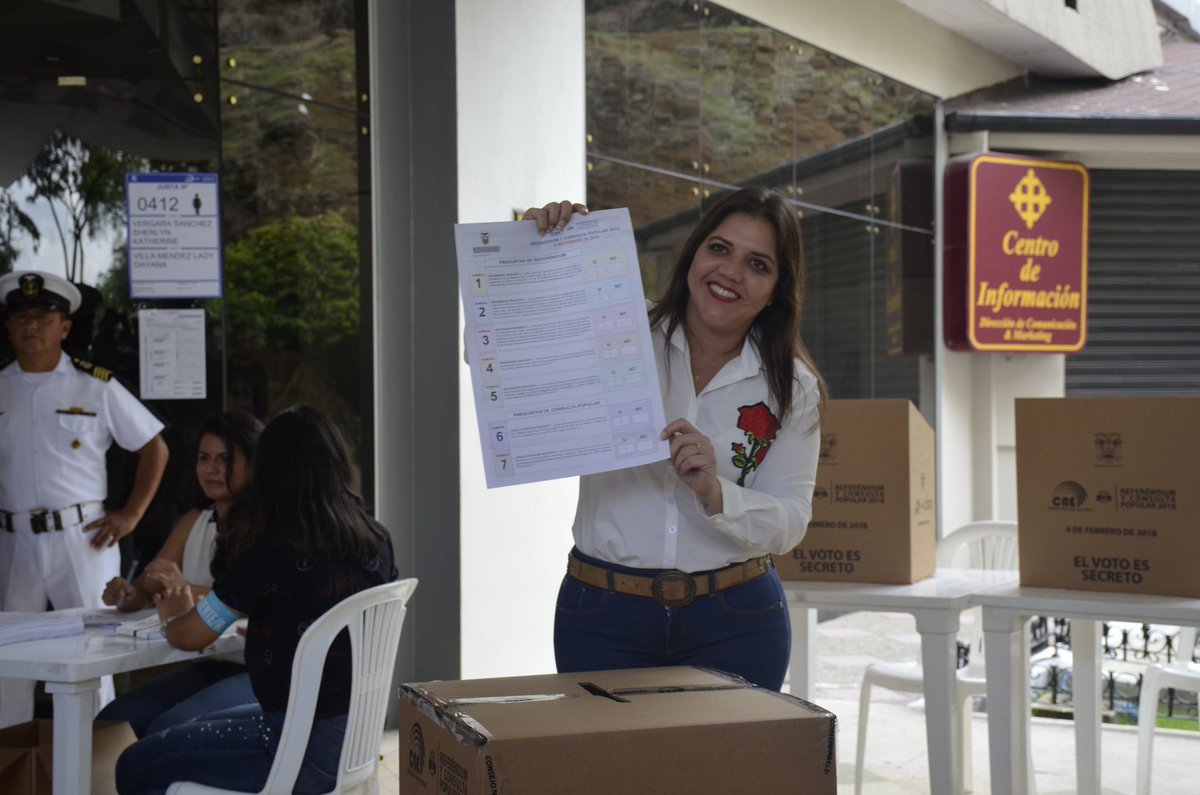 ignacioxavier's tweet photo. Acompañamos a la vicepresidenta, @marialevicuna a ejercer su derecho al voto #GuayasdiceSi @35PAIS @ricardozampais @MichelDoumet @panchocevallosv @albertoariasra https://t.co/sQy8tik0Hq