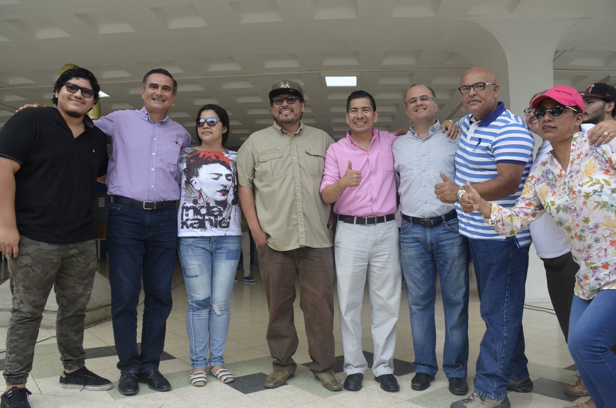 ignacioxavier's tweet photo. Acompañamos a la vicepresidenta, @marialevicuna a ejercer su derecho al voto #GuayasdiceSi @35PAIS @ricardozampais @MichelDoumet @panchocevallosv @albertoariasra https://t.co/sQy8tik0Hq