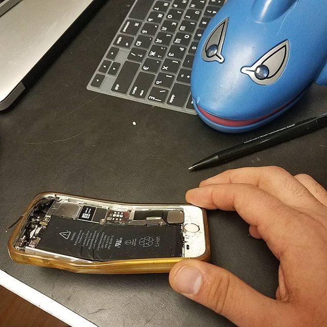streamingshark's tweet photo. A little bent? #iphone #ranoverbyacar #repairsharks https://t.co/DFgXUmflCr https://t.co/t9CBhHFRXM
