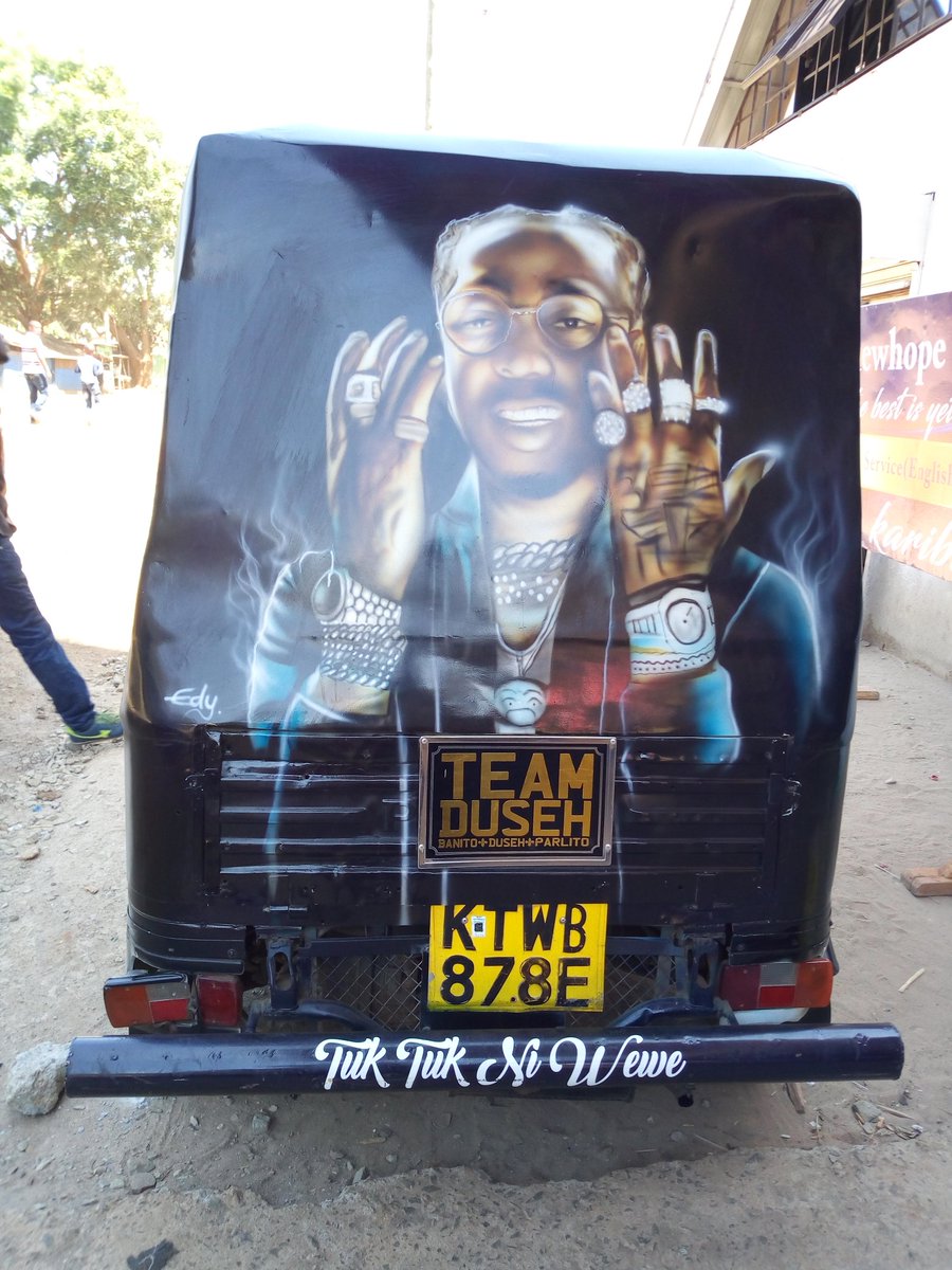 MauBlaq's tweet photo. Crazy graphics,only in Kenya!!slippery😉 https://t.co/JLsnvCN9VX