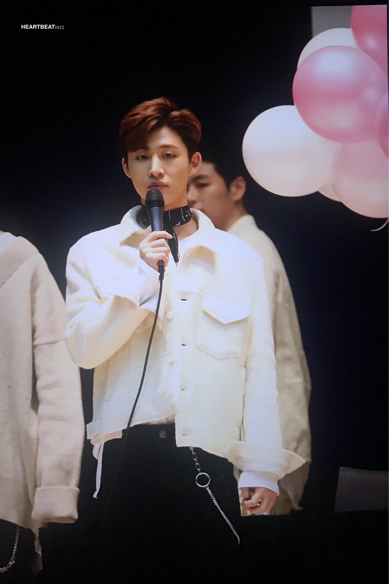 HEARTBEAT1022's tweet photo. 180204 목동팬싸

한빈&amp;🎈&amp;주내

#아이콘 #비아이 #김한빈 #BI #iKON https://t.co/UAFhi8I7cw
