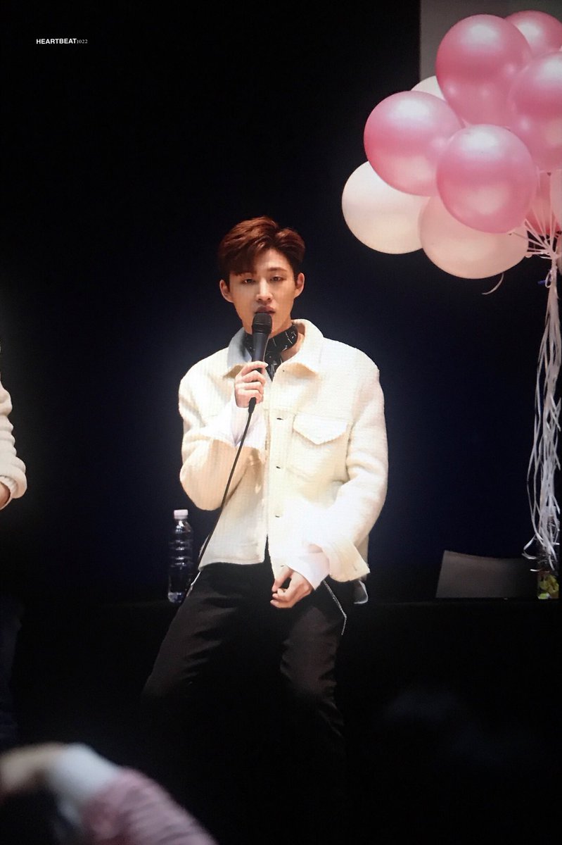 HEARTBEAT1022's tweet photo. 180204 목동팬싸

한빈&amp;🎈&amp;주내

#아이콘 #비아이 #김한빈 #BI #iKON https://t.co/UAFhi8I7cw