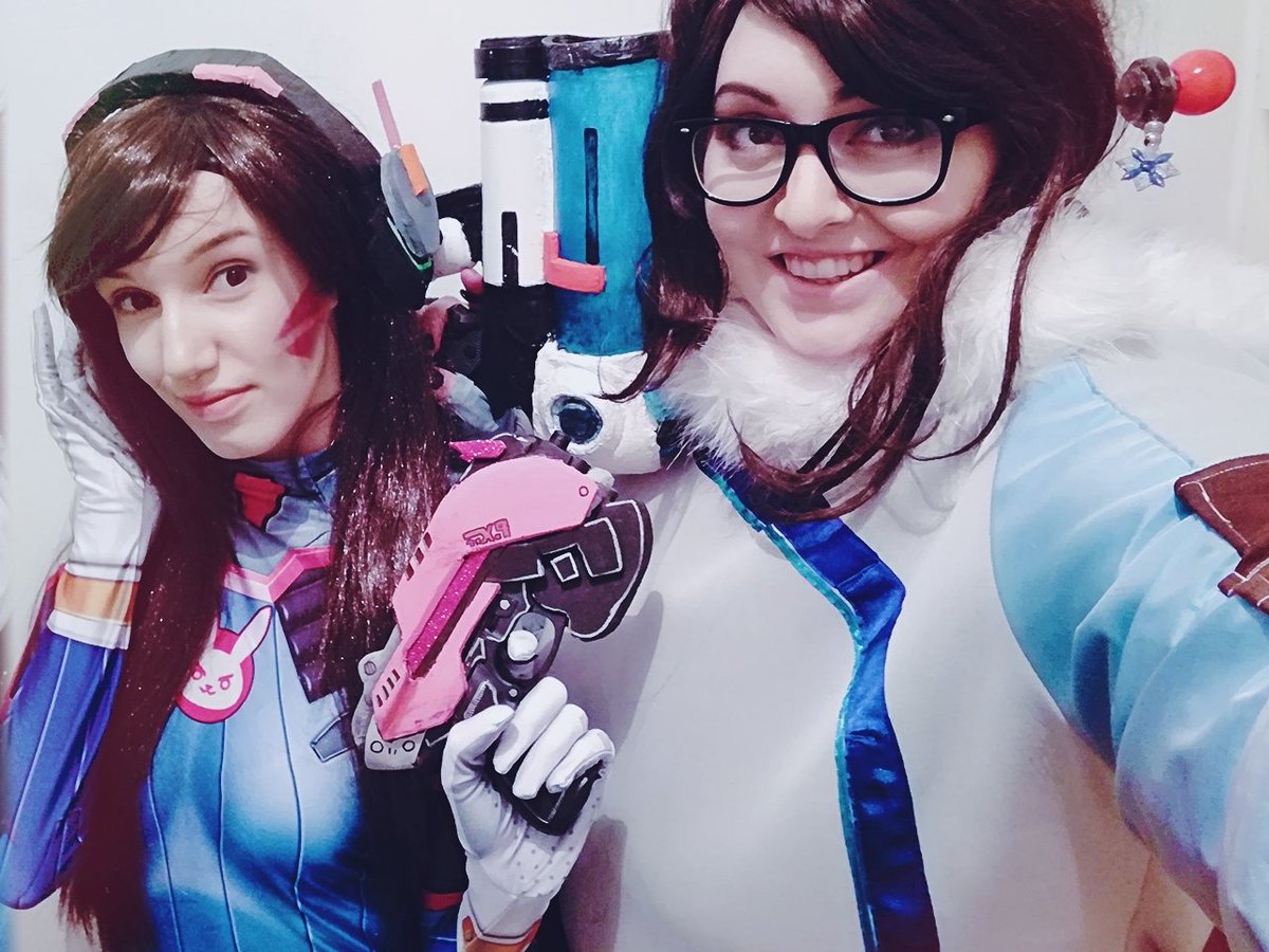 MarijaMorticia's tweet photo. Aaand we're off to the con. ๐๐๐
Katarina presenting her #Dva for the first time and I'm so excited.
#Mei โ๏ธ #Overwatch #cosplay #MarijaMorticia #Chibicon #Chibicon2018 #pixiepadlock https://t.co/LHx6CJvcaz