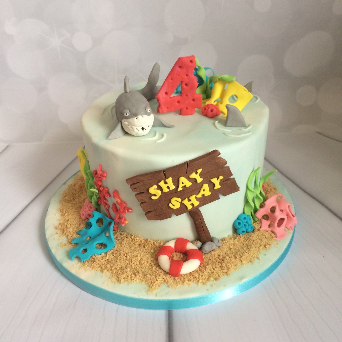#cake #birthdaycake #4thbirthdaycake #sharkcake #sugarpaste #saracino #massaticino #cakedecorating #cakedecorator #essexcake #handmade #sweetsliceofitaly