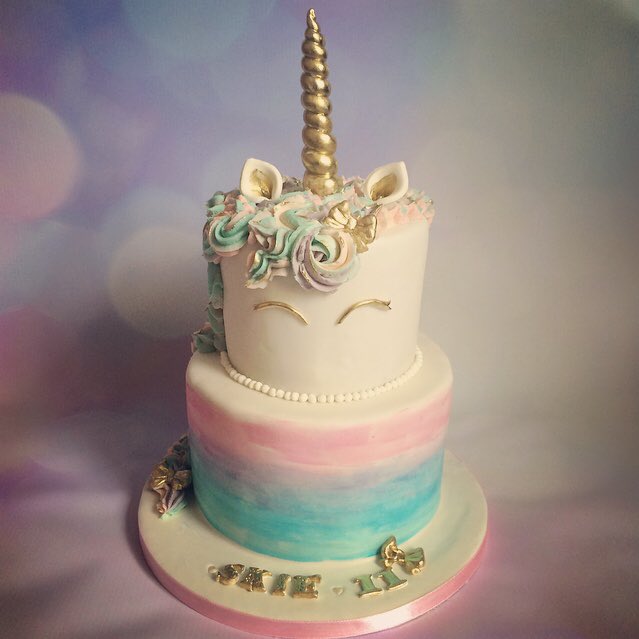 #cake #unicorn #unicorncake #twotierscake #birthdaygirl #birthdaycake #goldpinkblue #sugarpaste #saracino #massaticino #handmade #madewithlove #essexcake #sweetsliceofitaly