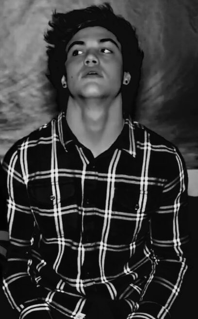 dykwyahsx's tweet photo. how is his neck hot? like it’s a neck https://t.co/hNnJZ6n8I8