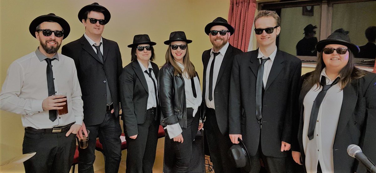 Groove_Dynamite's tweet photo. Fantastic gig in far off Wales - it was a 106 miles away, we had 
a full tank of steam, it was dark outside and we were wearing sunglasses! 😎🎶🎺🎉🥂@WhatsOnShrops @shroprocks @TalyllynRailway https://t.co/YKeVQJZvuO