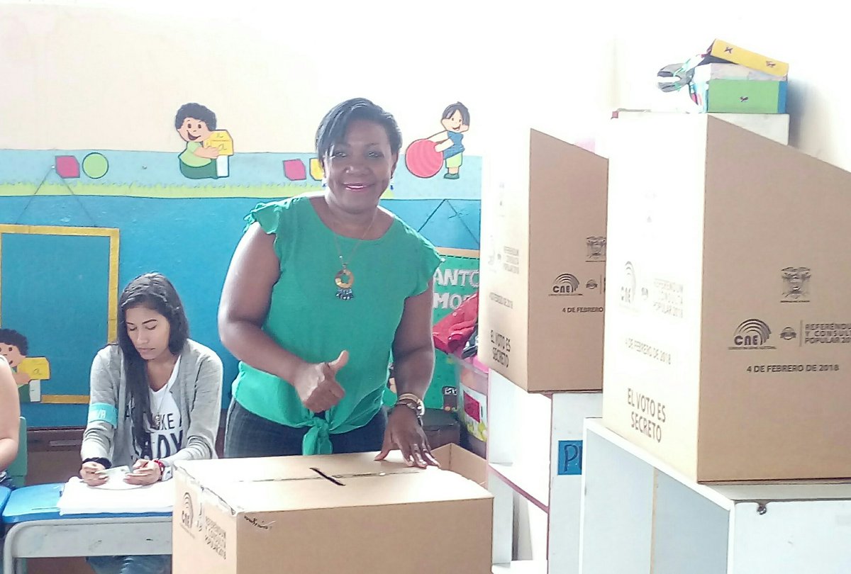 Con alegría ejercimos nuestro derecho a participar en esta #ConsultaPopular2018 a través de nuestro voto. ¡Vamos todos a las urnas a elegir con responsabilidad, compromiso y amor por nuestra patria!