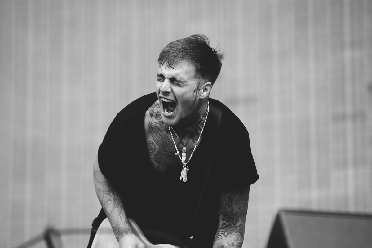 MainSquareFest's tweet photo. #Sundaymood Nos têtes quand on pense que demain c'est lundi... Le bonne nouvelle, c'est qu'on se rapproche du #MSF2018 !! Petit souvenir du #MSF2017 ici ;) Crédit photo Nicko Guihal - Live Nation France Festivals https://t.co/2WLc45nxFl