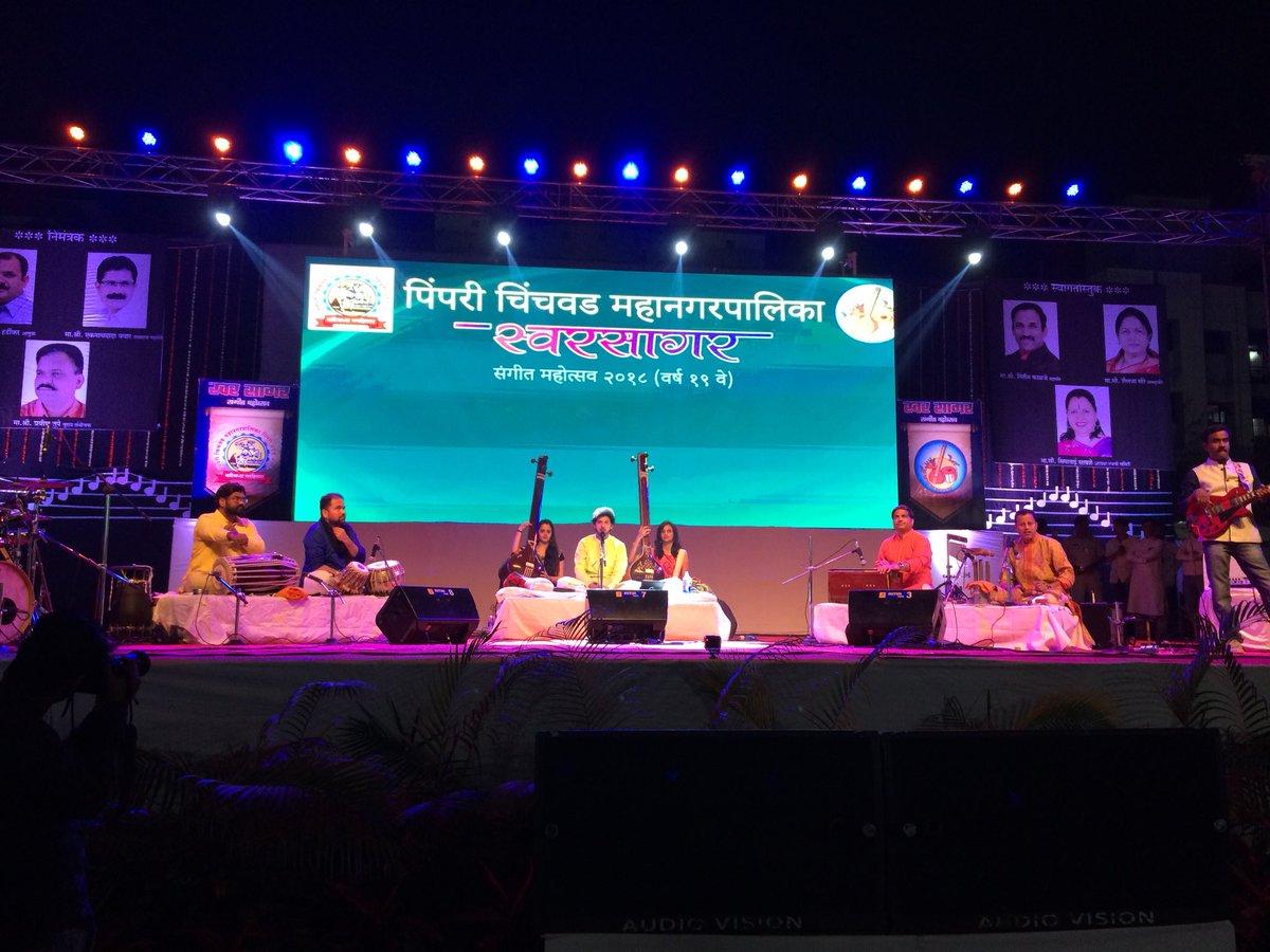 TejasJadhavITec's tweet photo. He is on stage for spreading love! #SSMF2018 #SwarSagar2018 Swarsagar Music Festival @maheshmkale https://t.co/SYMbJA6zGZ