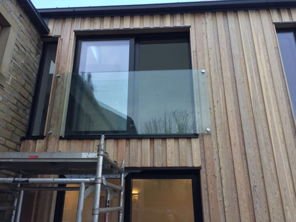 GmrAluminium's tweet photo. Handcroft farm - All glazing done in Senior Architectural #PURe system!!! The job looks amazing, so pleased to be a part of it #liftandslide #PURewindows #Ral9005black #amazingUvalues @Senior_Systems https://t.co/OljUkn0ATn