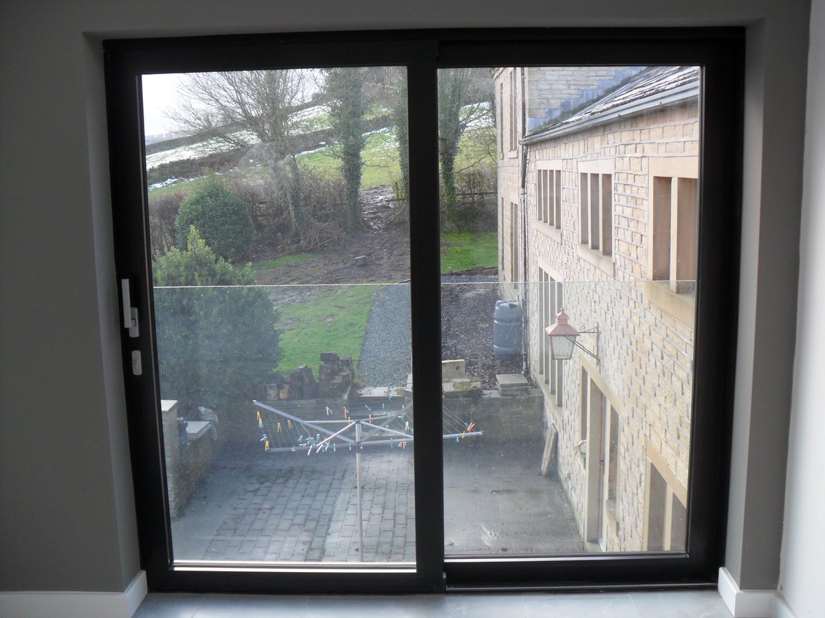 GmrAluminium's tweet photo. Handcroft farm - All glazing done in Senior Architectural #PURe system!!! The job looks amazing, so pleased to be a part of it #liftandslide #PURewindows #Ral9005black #amazingUvalues @Senior_Systems https://t.co/OljUkn0ATn