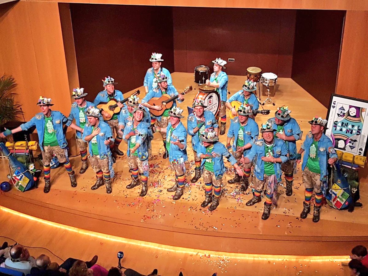 ComparsAlhaurin's tweet photo. Por último, agradecer la compañía de @ComparsaGuti y @LCDMarbella en la presentación de nuestra travesía en el @CarnavAlhaurin con el que cerramos esta fantástica noche de #carnaval https://t.co/gP80IS1wsc