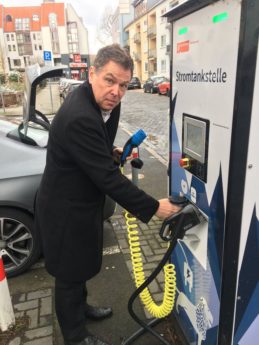 franz_rother's tweet photo. Wat en Sch.. #BSEnergy in der #Löwenstadt @Stadt_BS akzeptiert nur eigene Ladekarte an der Schnellladesäule. So wird das nix, Freunde @Edison_Media #elektroauto https://t.co/GedNw0w2tm