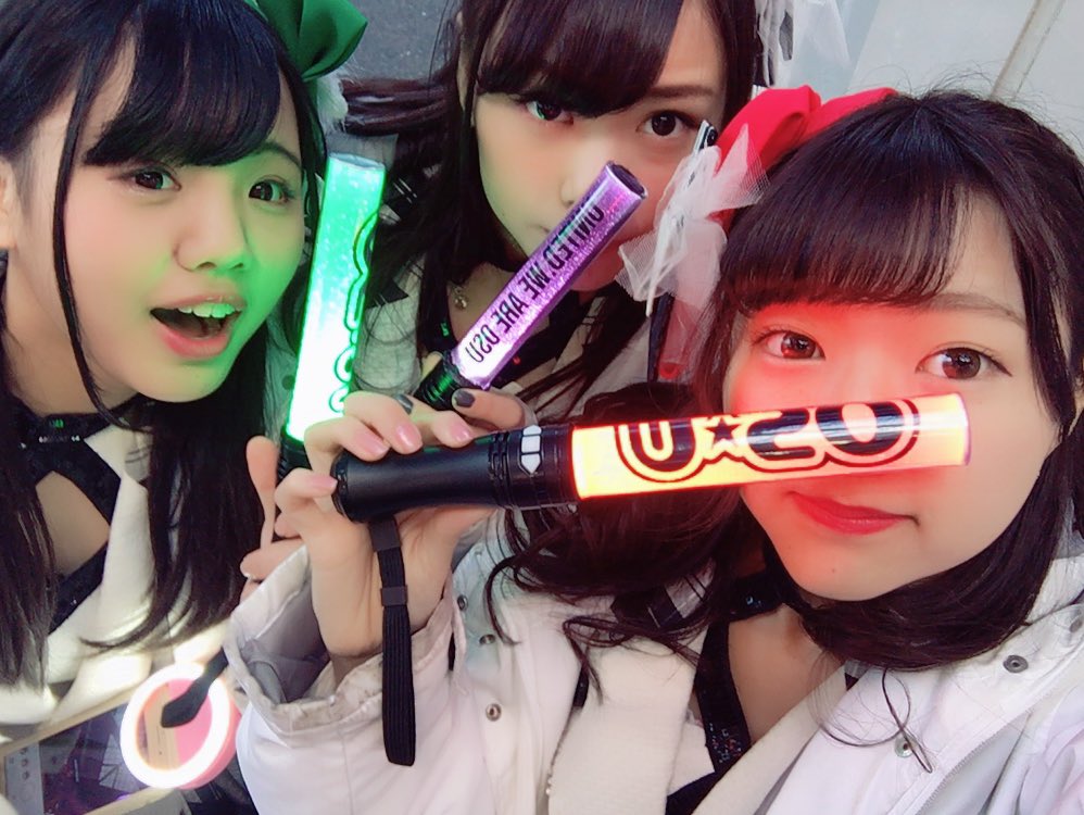 osu_natsumi's tweet photo. 今日は路上ライブ😇
ぽっぷすはなっちゃんが別のイベント出演のため不在でしたが6人で頑張りました✌️寒い中足を止めて見てくださった方ありがとうございます！OS☆Uの赤色❤️なつみんです！

フォトセッションでのお写真は是非 #おーえすゆー のタグと一緒に拡散してね📸💓 https://t.co/enT1WHXKSx