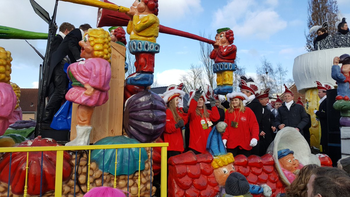 oeneloonstra's tweet photo. Alberger Bokke in volle gang #tvoost #carnavalov https://t.co/LXQvInqbjV
