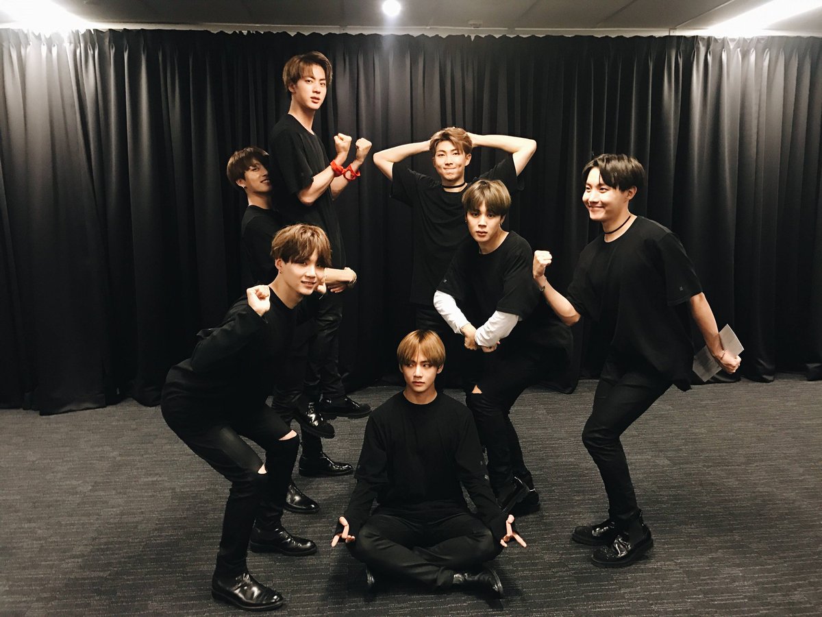 jaurim77's tweet photo. @Nate_Walka #iHeartAwards #BestFanArmy #BTSARMY @BTS_twt
#GoldenMicDrop https://t.co/mI4ER3iVUa
