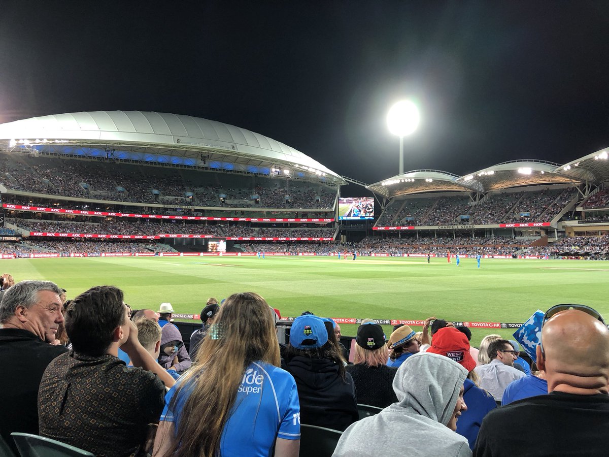 StJohn_SA's tweet photo. Our team of volunteer responders and healthcare professionals have been out in force again tonight at #Adelaide Oval looking after the #BBLFinal spectators. 

Congrats to @StrikersBBL 🏆 #TeamSJA #StJohnSA https://t.co/0SbZ8d3ict