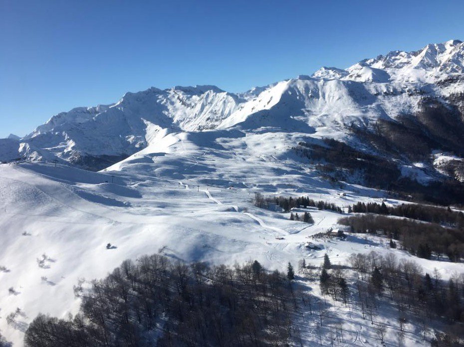 sosemergenza's tweet photo. Con il sole e la neve, sempre prudenza in pista!
@AREULombardia @SUEM_Veneto @CRILombardia @CRIBresso @croceverdezeri @croce1979 @CrVerdeCasale @Croce_Viola_Mi @verdesempione @SOSAppiano @SOSLambrate @sosmalnate @pasantostefano @cnsas_official @milano_cai @CAI150 https://t.co/GqdZD0MMar