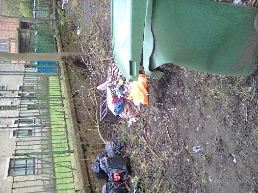 AndrewShawlands's tweet photo. @theenvtaskforce  I reported flytipping some weeks ago G41 3JF  lane behind Kilmarnock Road. Still not removed  and no update from you.  Unsatisfactory. Please sort once and for all. Pictures attached.  Thanks A Macnair 07866315882 https://t.co/XqBzpbLr1y