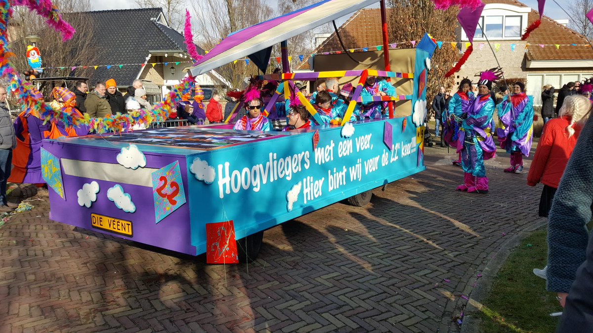 En de koperen ploert laat zich ook zien #tvoost #carnavalov