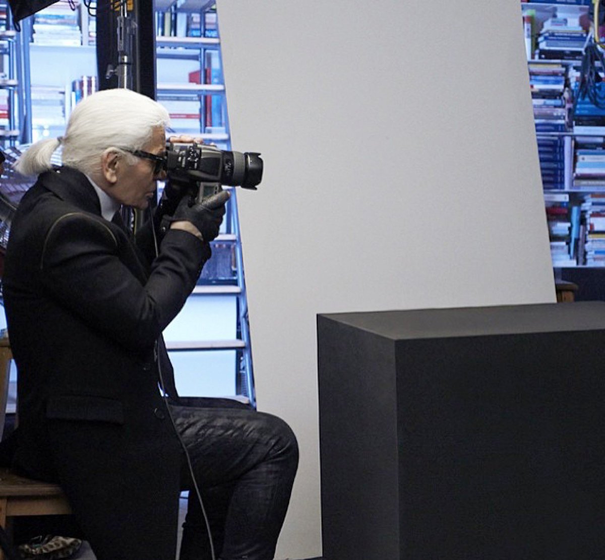runwaymagazine's tweet photo. #karlrocks !!! @KarlLagerfeld #unique #karllagerfeld
#eleonoradegray #runwaymagazineceo @runwaymagazine #runwaymagazine #officialRunwayMagazine #RunwayMagazineFrance #RunwayMagazineUSA https://t.co/QFLnKqgRYp