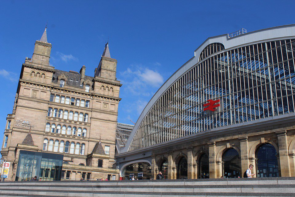 Welcome2Liv's tweet photo. The railway line between #Liverpool and #Manchester was the very first to transport passengers in 1829. #Welcome2Liverpool #LiverpoolMinute #LiverpoolFact #LiverpoolLimeStreet https://t.co/mglDPZb0tH