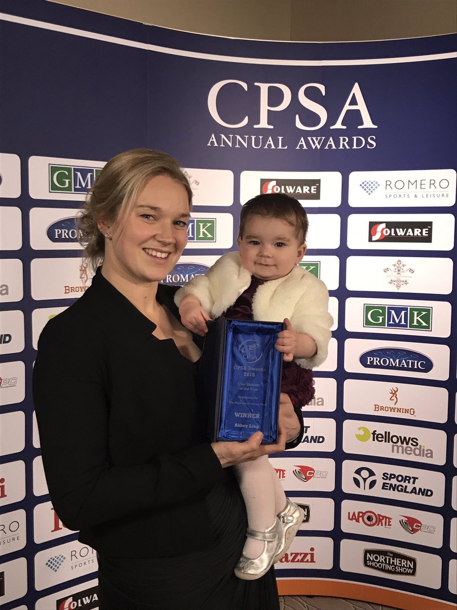 CLAY SHOOTER OF THE YEAR AWARDS WINNER..... over the moon thank you all who voted and definitely one for the girls....🏆🎉