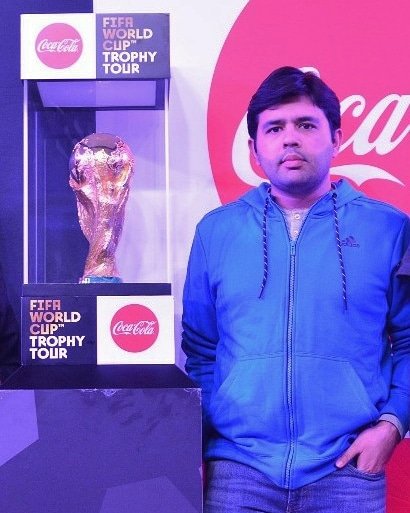 Mussanaf's tweet photo. Ladies and gentlemen boys and girls I resort to you #AmazingAzlan with #FIFA World Cup Trophy!
Thank you Queen @Fay_Alif for arranging this photograph 🙌
#readyfor https://t.co/6rUnYq0Gnr