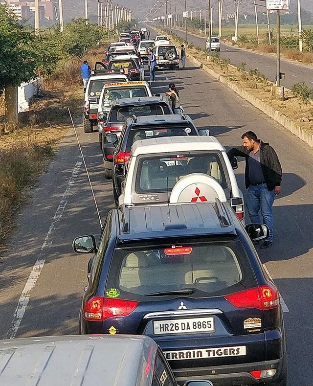 kashmiroffroad's tweet photo. Awesome OTR today with @mypajero.club today. Special thanks @chaudharyparth
#kashmiroffroad #pajeroclub #mitsubishipajero #pajero #offroad #dirttrack #livetodrive #landscape #offroaddrive #sandbashing #motorsports #kashmir #delhi #motorsports https://t.co/3ztKMuourh https://t.co/c2UBOh6HIe