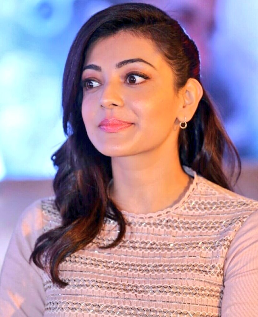 PalepuGouri's tweet photo. Look at that Beauty Queen @MsKajalAggarwal ..how cute. .how sweet she's. .#KajalAggarwal ..God gifted Natural Beauty. .her reall life character is sooo nice. .#loveyoukajal #untilmydeath #kajalism #worldkajalismday https://t.co/RlX62r7LD7