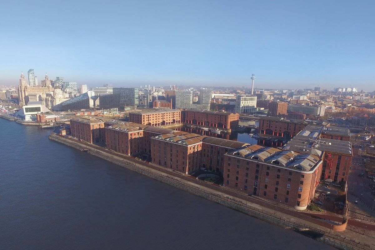 Seagulls have the best views 🐦 #AlbertDock