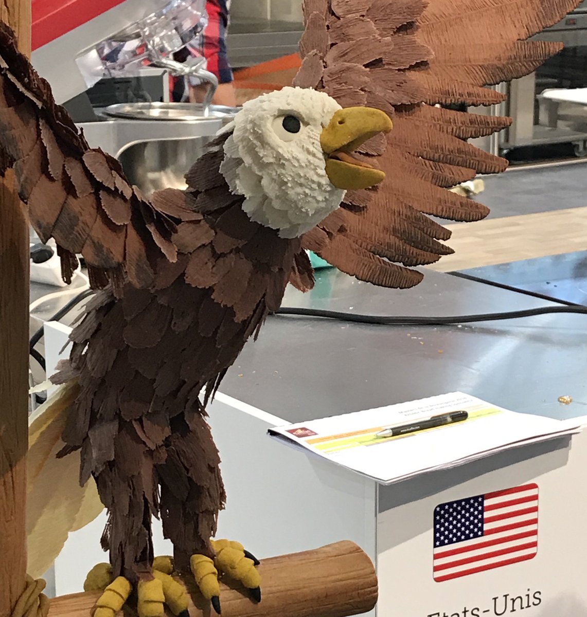 chouketteeclair's tweet photo. Et voilà!!! A masterpiece! Let’s hope the judges love it as much as we do! Stay tune for the results on Tuesday!! #artistic #bread #breadmaster #american #gojacob #nowyoucanrelax https://t.co/GTB9XTwU9l