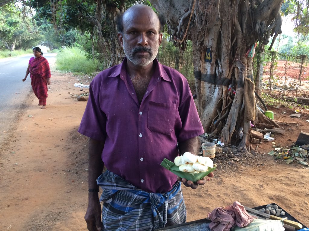 erasaravanan's tweet image. #பனை விதையை ஊன்றி கிழங்காகப் பயன்படுத்துவது போல் பனை விதையை வெட்டி பருப்பாகவும் சாப்பிடுவார்கள். &quot;உடல் குளிர்ச்சிக்கு அற்புதமான உணவு சார்...&quot; எனச் சொல்லி கெஞ்சுகிறார் ஒரு பெரியவர். கோக், பெப்சி குடிக்க சொல்லி பிரபலங்கள் சொன்னா கேட்போம். பெரியவங்க சொன்னா கேட்போமா?