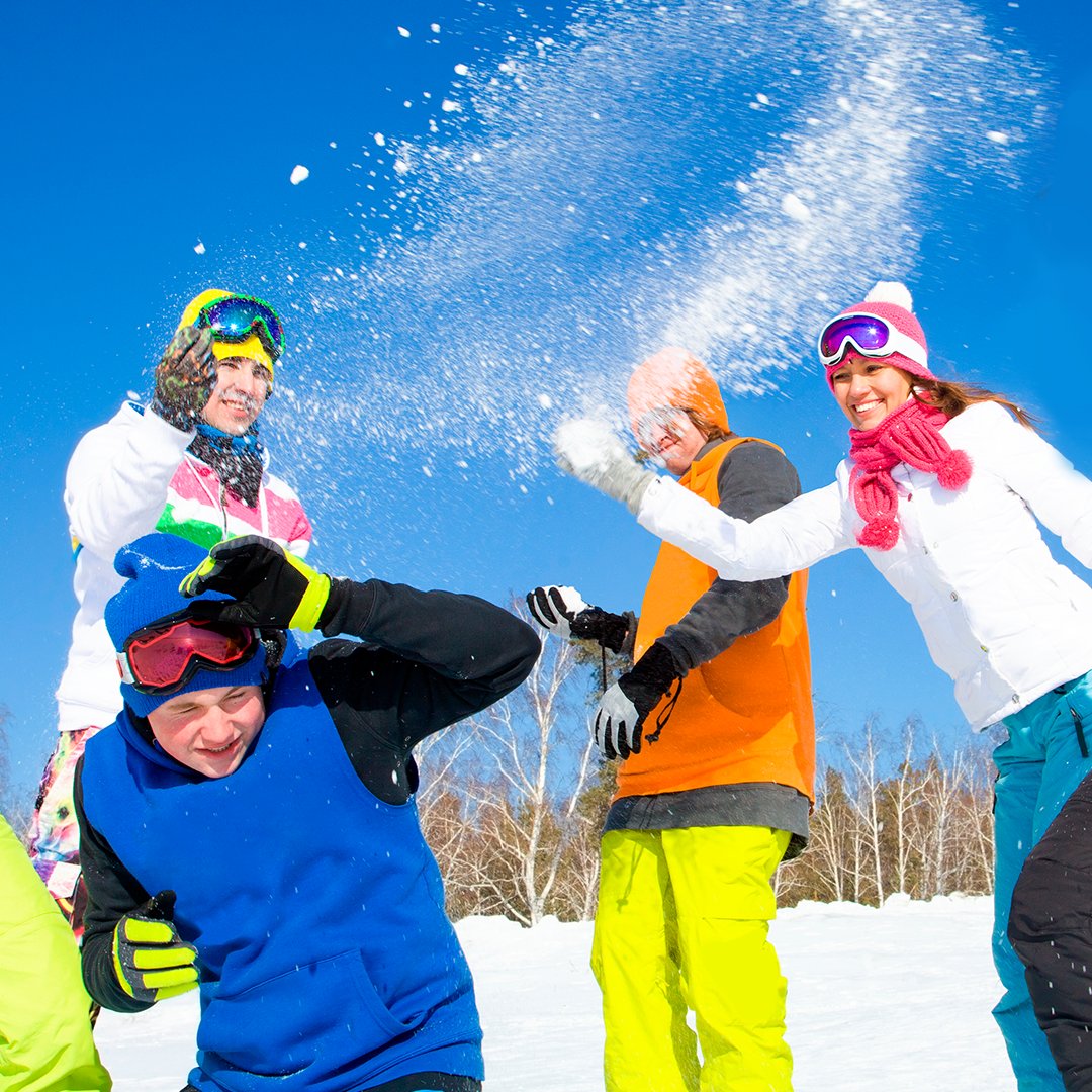 TodayTR's tweet photo. Şakalaşırken birbirimize Snowball değil, kartopu fırlatıyoruz. ✌️ #Whitefest #Whitefest2018 #snowball https://t.co/ierz4ugYeu