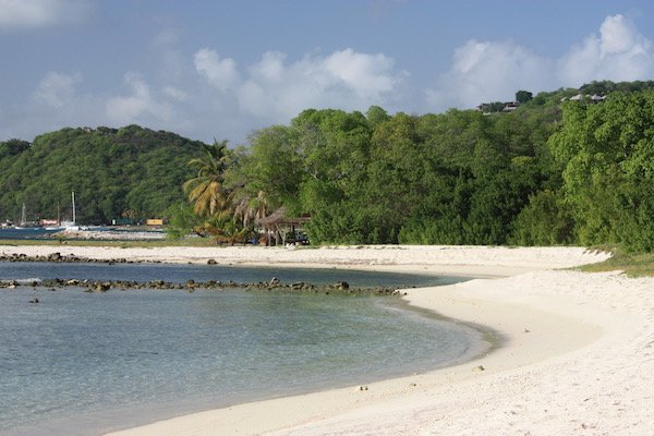 yachtcs's tweet photo. Stroll along miles of white sandy beaches on the stunning private #Caribbean island of #Mustique rub shoulders with the superstars in #BasilsBar on a #GrenadinesYachtCharter https://t.co/m9xiDtmMJ9 https://t.co/f355NnX4zt