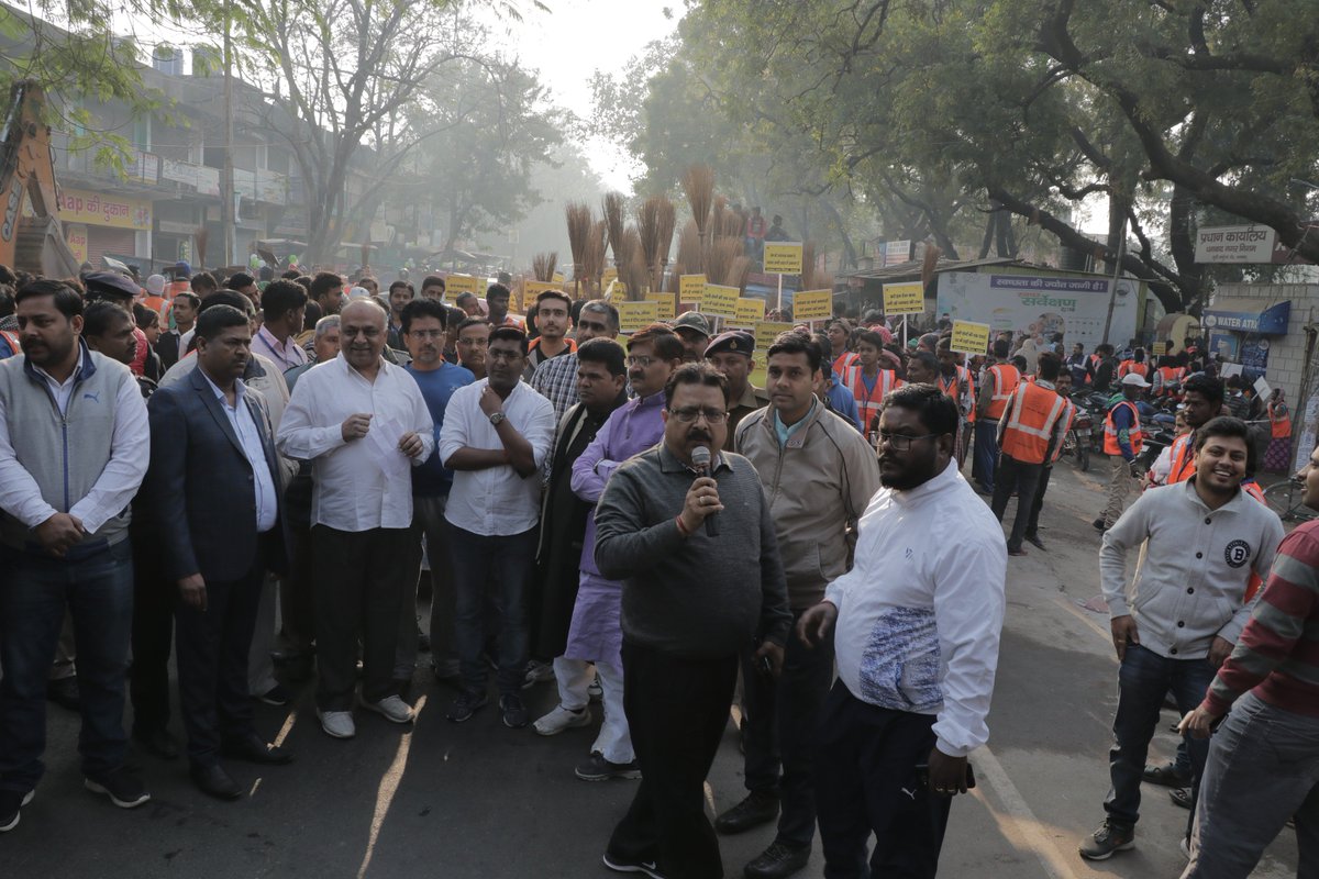 DhanbadSBM's tweet photo. स्वच्छ सर्वेक्षण 2018 @swachhbharat अंतर्गत माननीय महापौर एवं नगर आयुक्त के नेतृत्व में धनबाद नगर निगम के स्टाफ द्वारा धनबाद शहरवासियो के बीच स्वच्छता के प्रति जागरूकता फ़ैलाने के उद्देश्य से "स्वच्छता रैली" का आयोजन किया गया! @SwachhBharatGov https://t.co/Dp7cmnlrBc