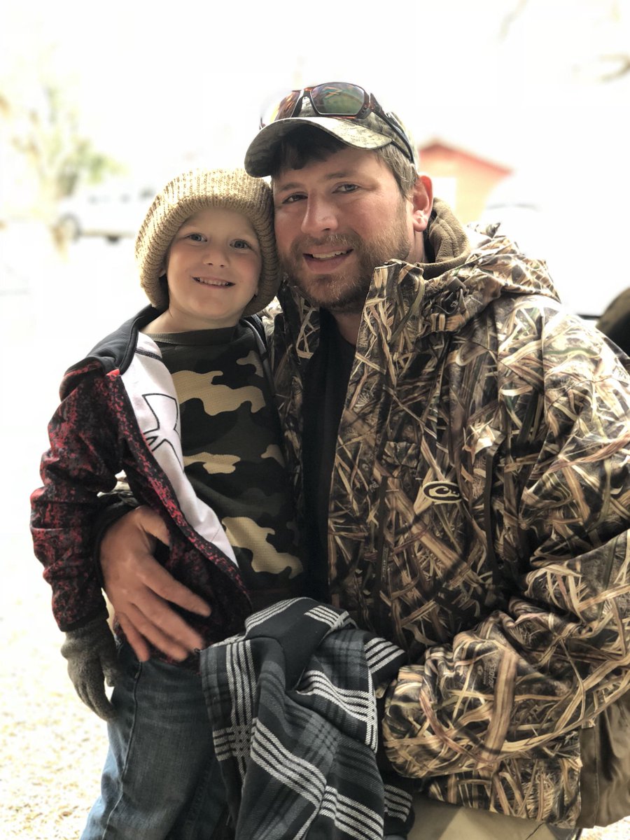 lindsey_ownes's tweet image. #firsthuntingtrip my whole heart in one picture 🦌🐖🦃🐇