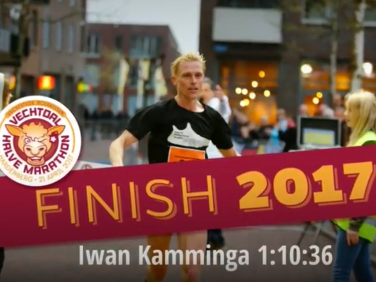 FINISH <a href="/vechtstede/">VechtstedeNotarissen</a> Halve Marathon 2017 | is hoe dan ook de ultieme uitdaging. Aan het eind van het prachtige parcours kom je dan zo over de streep! Meer informatie en #inschrijven:
hardenbergcityrun.nl/nl/mee-doen/af…. 
facebook.com/cityrun.harden…
