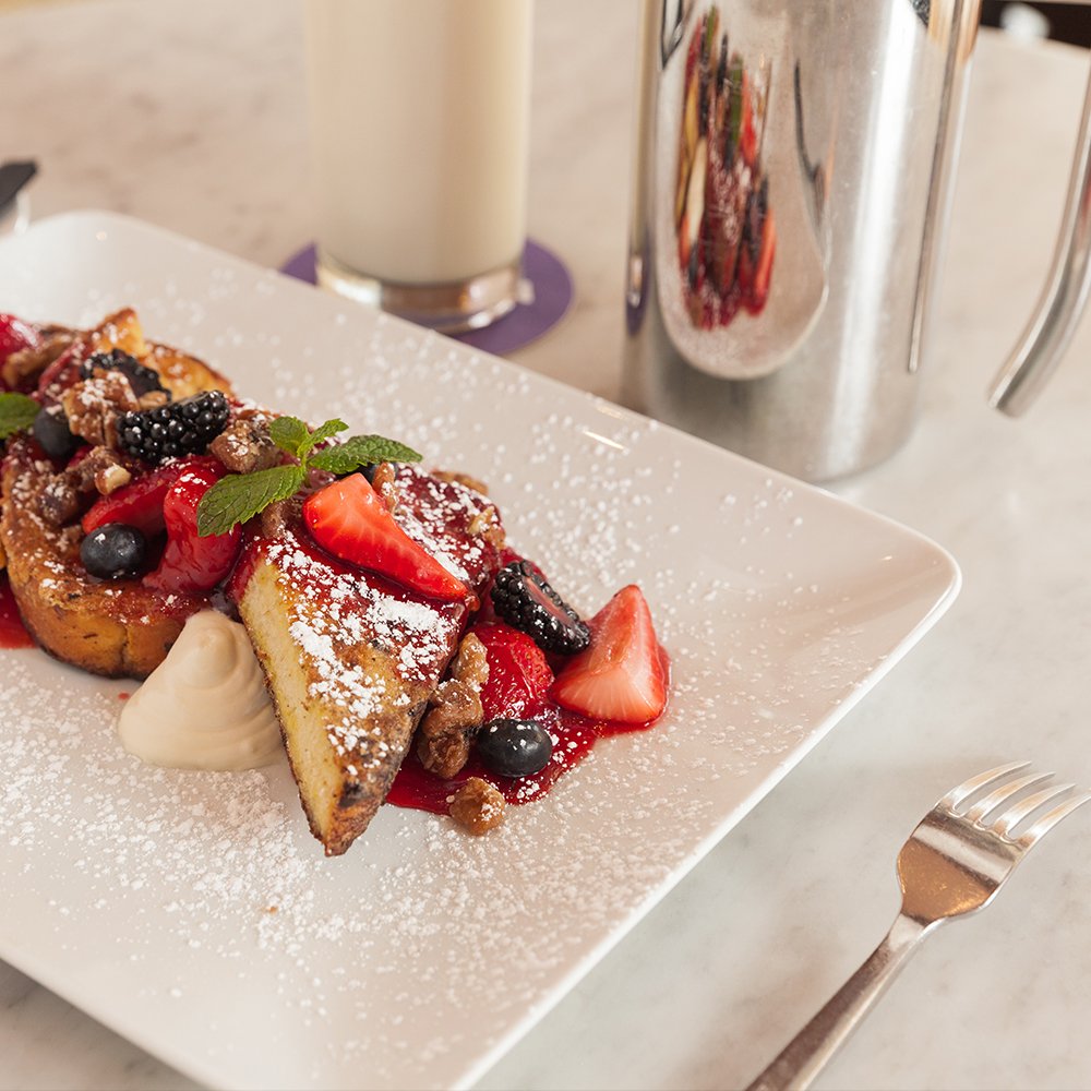 ansoneleven's tweet image. Live music, friends &amp;amp; brunch make the sweetest of combinations.😁🥂🎶