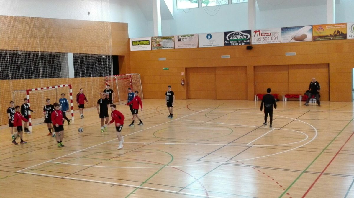 hstcugat's tweet photo. #2aCat Juvenil masculí
H.Òdena 21 - 24 Juvenil B
Victòria amb un toc extrany després d'haver d'esperar una hora l'arribada de l'arbitre.
#HSC #Handboldelbo #SantCugat #Onéslarbitre #Juvenils #Promeses #Bonfeina https://t.co/1oYEeLOvnk