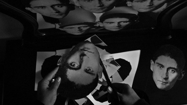 "In queste lettere il nonostante ciò era necessario; non è poi una bella parola? In nonostante ci sbatti contro, c’è ancora “mondo” lì, poi nel ciò si sprofonda e non c’è più niente."

#Kafka e #Milena nella traduzione di @MarcoRincione 

crapula.it/?p=9327