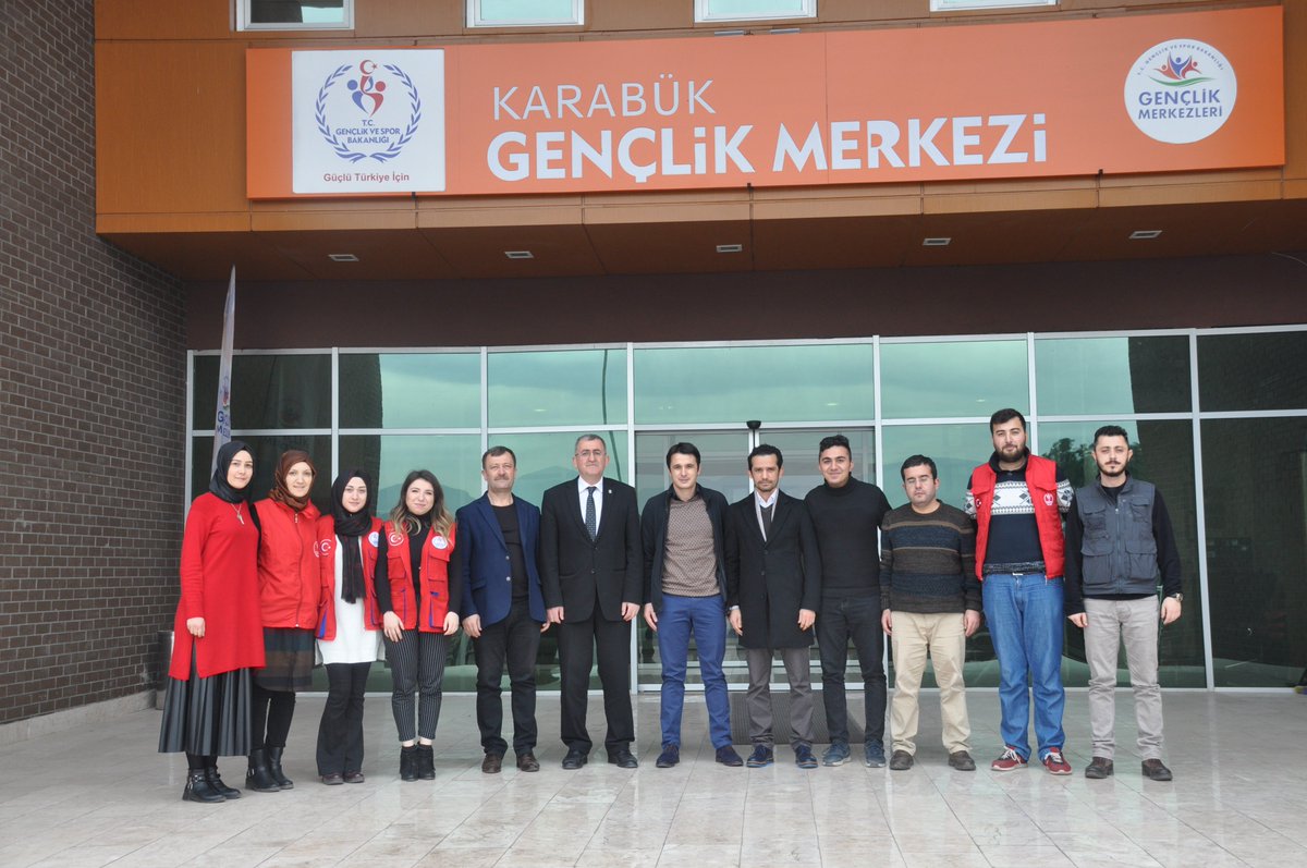 Gençlik Kampları Daire Başkanımız Sezai ZORBA Gençlik Merkezimizi ziyarete geldiler. Başkanımızla, Gençlik kampları ve merkezleri ile ilgili sohbet ettik, faaliyetlerimiz hakkında bilgi verdik. Ziyaretinden dolayı kendilerine teşekkür ederiz. 
#GSBKarabükGençlikMerkezi