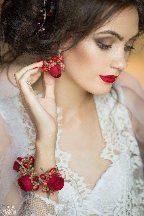 Christina Avin Kiss tweet media