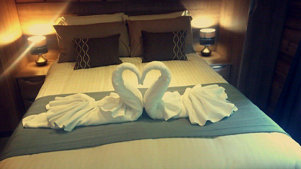 PoolsAshlea's tweet photo. #valentinesday #luxarylodges #visitshropshire #pamperhamper #champagneoneice #ordertoday #freshflowers #hottub #chocolates #freshfruit https://t.co/AVwc2NTGPu